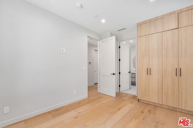 Photo - 4647 Morse Ave