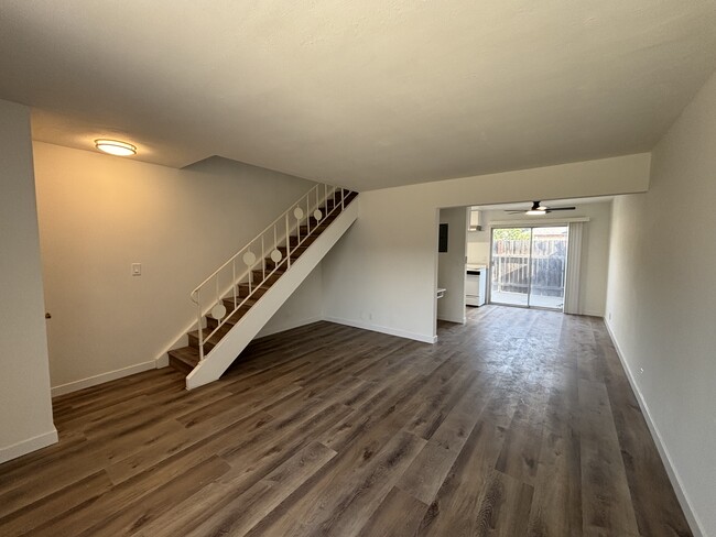 Building Photo - 673 S Eremland Dr Unit 673 S Eremland Dr 2