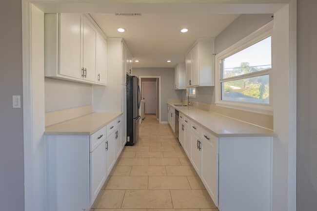 Photo - 14947 Chatsworth St