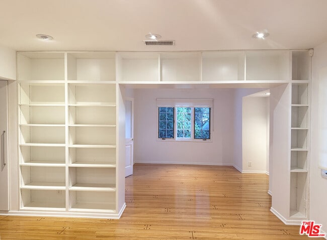 Photo - 4031 Hollyline Ave