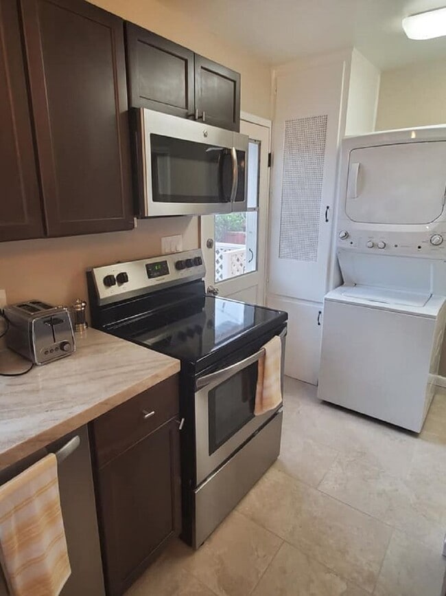 Photo - 1558-1564 Ebers St Unit 1558