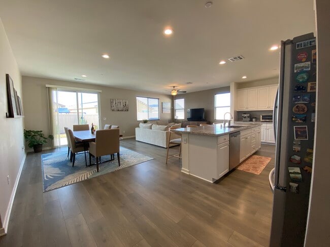 Photo - 45131 Landing Pl