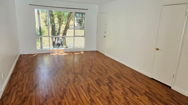 Photo - 638 N W Knoll Dr Unit 3