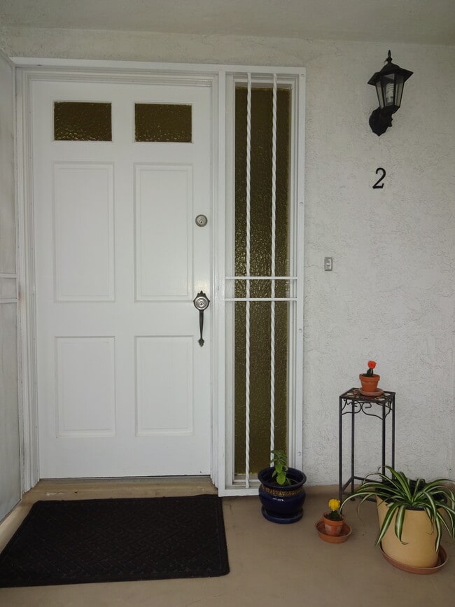 Photo - 841 W 25th St Unit 2