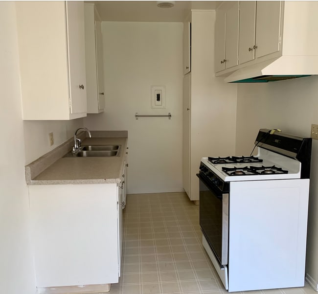 Photo - 454 S Oak Knoll Ave Unit 6