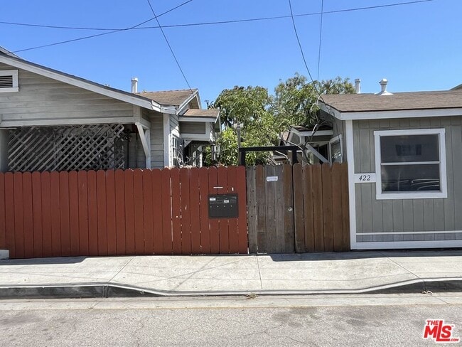 Building Photo - 424 N Venice Blvd Unit B