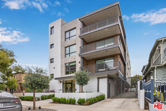 Building Photo - 5657 Virginia Ave Unit 403