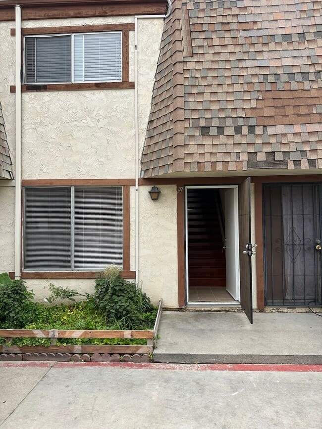 2 Bedroom 1.5 Bath Townhome in Westminster - 2 Bedroom 1.5 Bath Townhome in Westminster