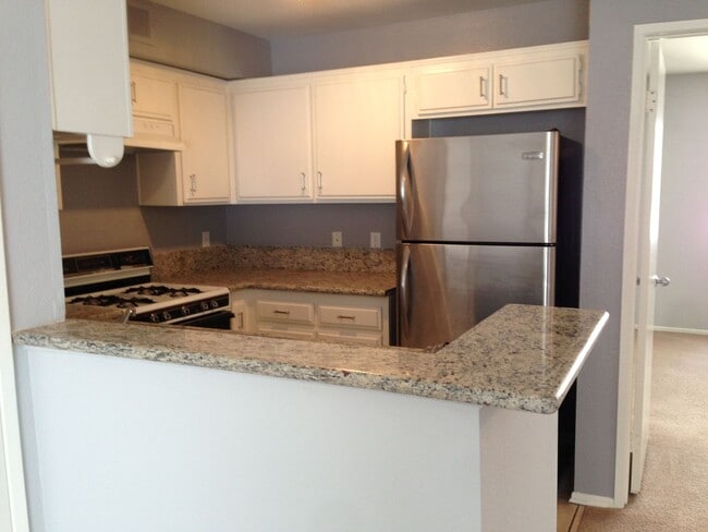 Building Photo - 11244 Morrison St Unit 2