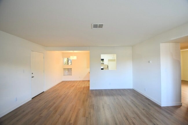 Photo - 5617 Woodman Ave Unit 101