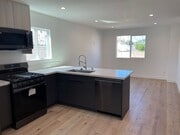 Photo - ALL OCTOBER FREE! Spacious 3 Bedroom 3.5 B... Unit 1529 Winona Blvd