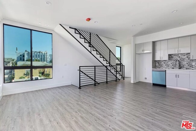 Photo - 1035 Wilcox Ave