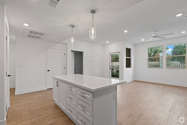 1BR, 1BA - 769SF - Cierra