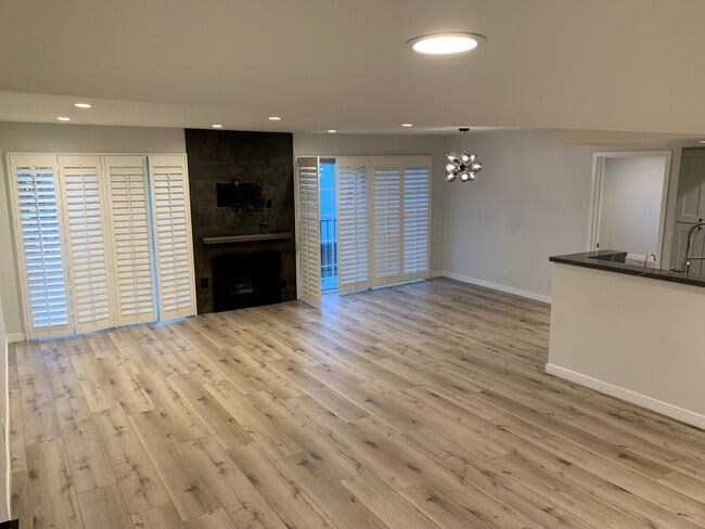 Photo - 4249 Longridge Ave Unit 208