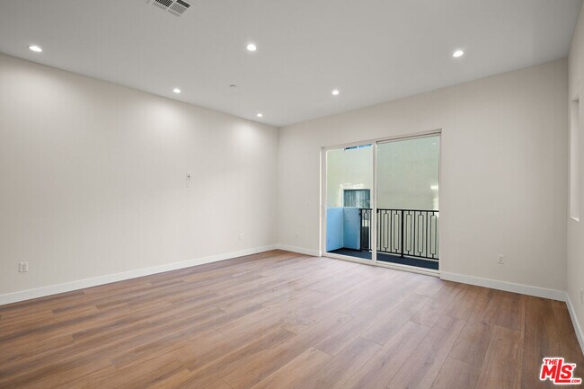 Photo - 1733 S Barrington Ave