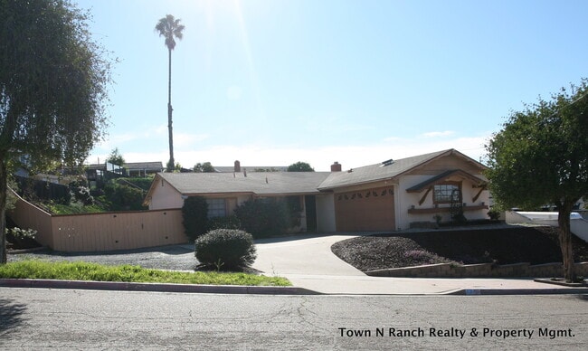 Building Photo - 3Br 2Ba Single level Home