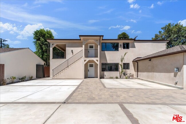 Photo - 6913 Encino Ave