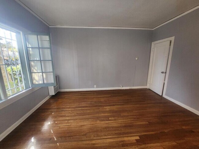 Photo - 4023 W 6th St