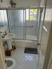 Shared bathroom - 827 Venezia Ave House