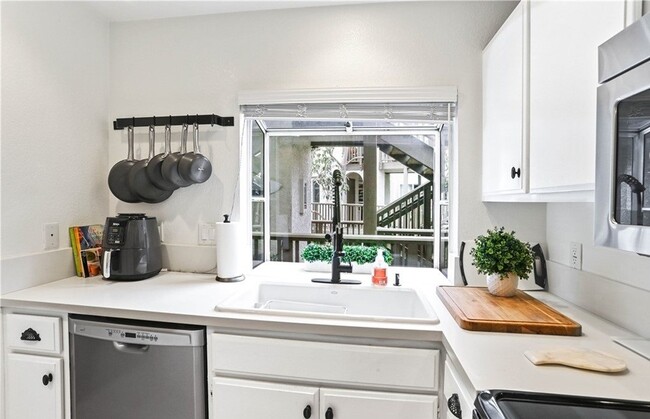 Photo - 12 Corniche Dr Unit A