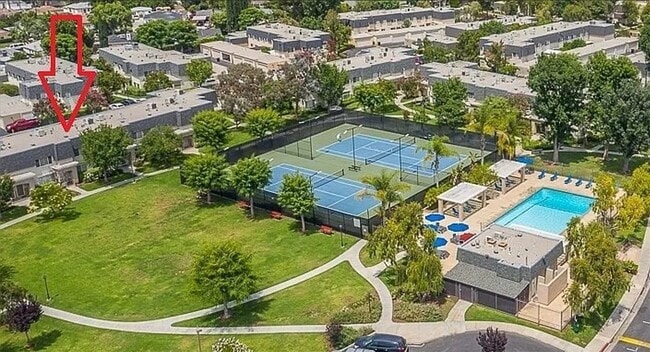 Building Photo - 19142 Haynes St Unit 4