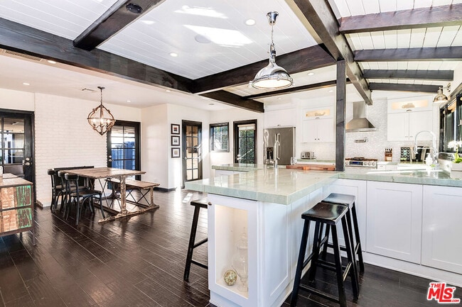 Building Photo - 4930 Strohm Ave