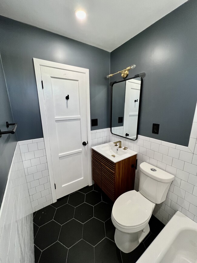 Photo - 2459 Torrance Blvd Unit 4