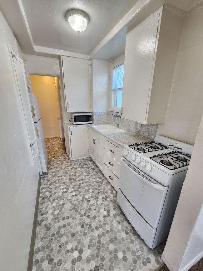 Photo - Charming 1bdr cottage with huge yard and garage!