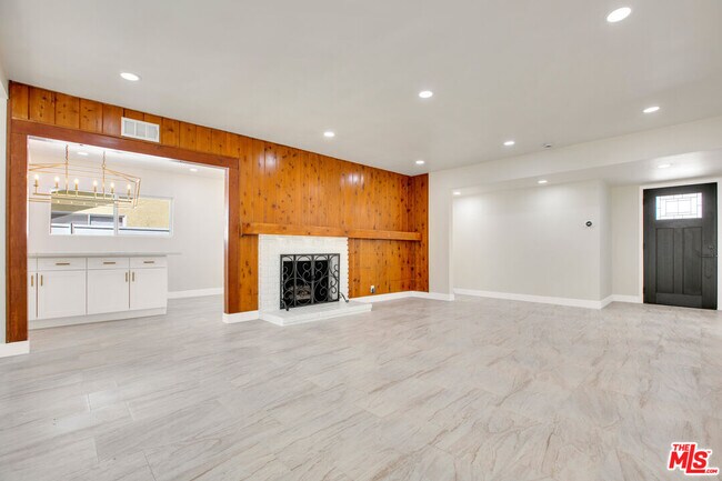 Photo - 18800 Cohasset St