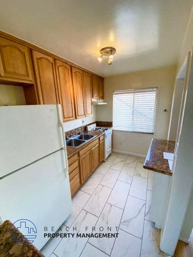 Photo - 529-541 S. El Molino Ave.