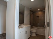 Photo - 5143 White Oak Ave Unit 401