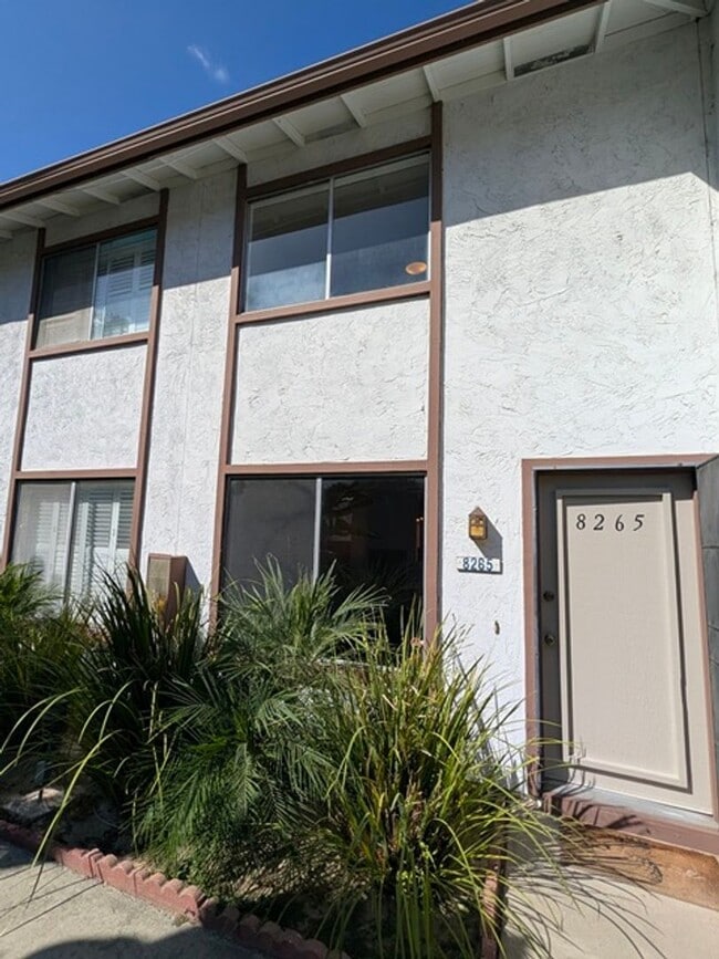 Building Photo - 8265 Echo Dell Rd Unit 8265