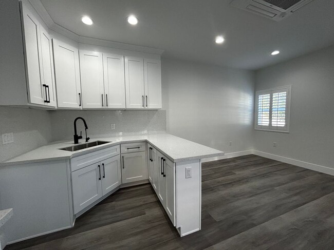 Photo - 3838 Balmont St Unit 2