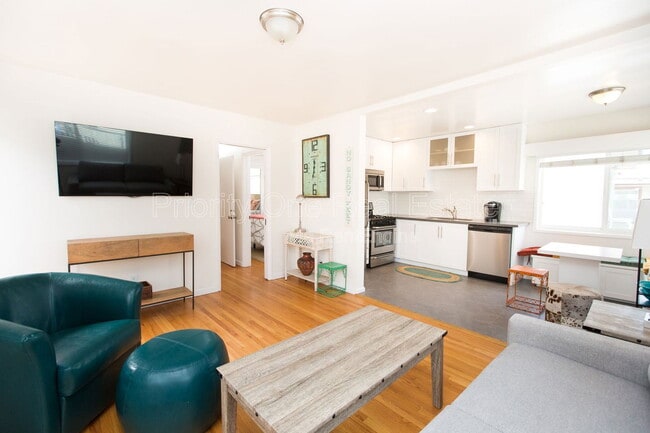 Building Photo - 713 Venice Ct.