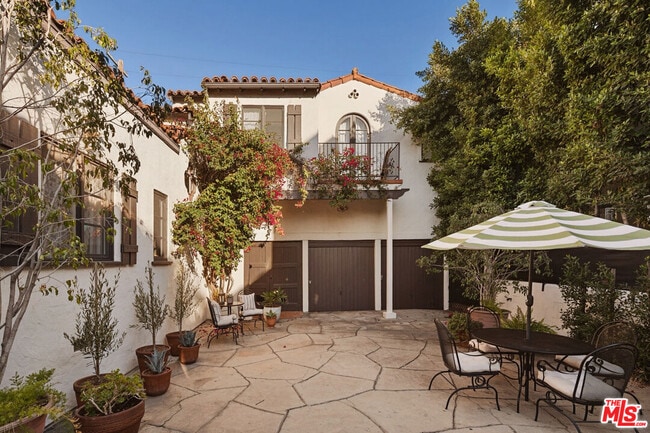 Photo - 830 N Gardner St