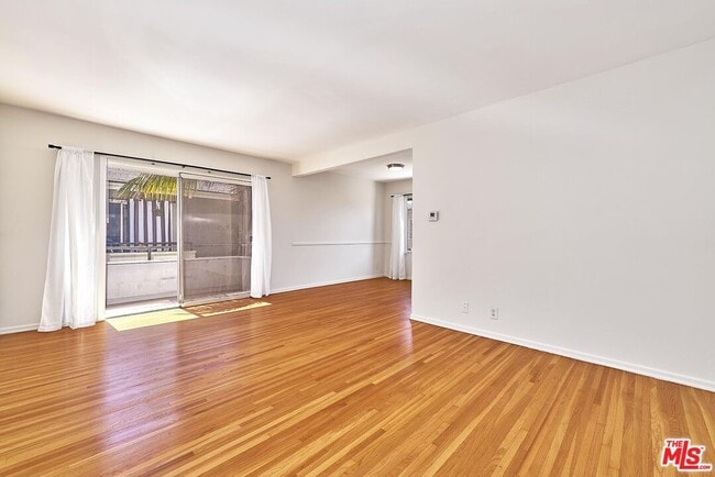 Photo - 742 S Plymouth Blvd Unit 3