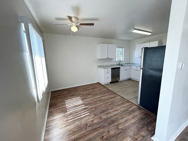 Photo - 10237 Commerce Ave