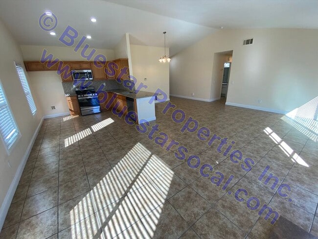 Photo - 10735 Wakefield St E