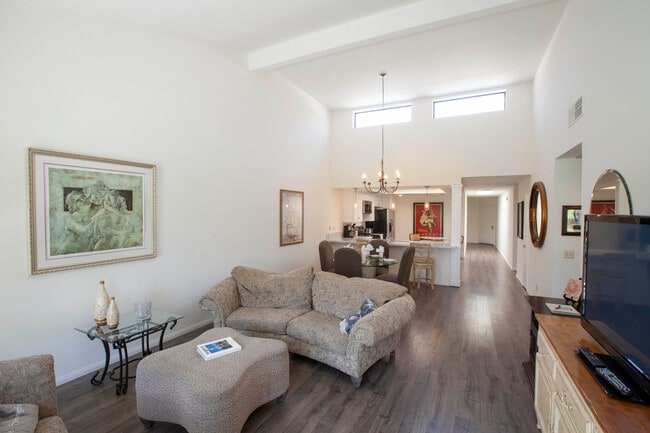 Photo - 76131 Impatiens Cir