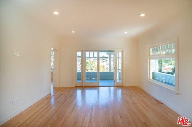 Photo - 802 E Kensington Rd