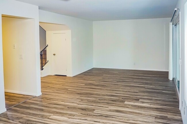 Photo - AVAILABLE NOW- 1st MONTH RENT IS FREE!!! S...