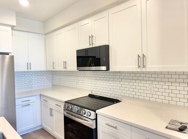 Photo - Beautiful New 3B/3BA Gated Community Townhome in Riverside for Lease!
