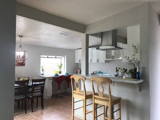 Photo - 915 N Holly St