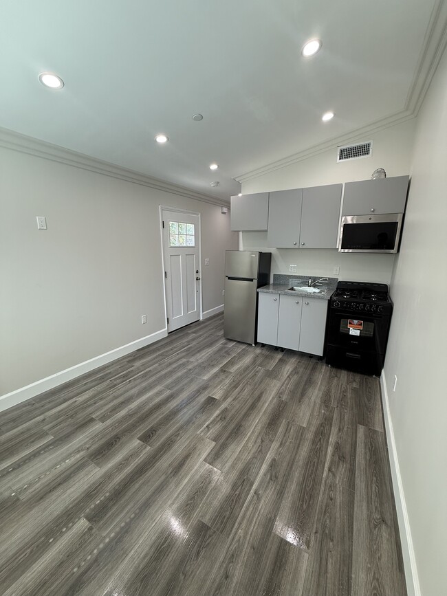 Building Photo - 14352 Tiara St Unit 14352 Tiara  4 (ADU3)