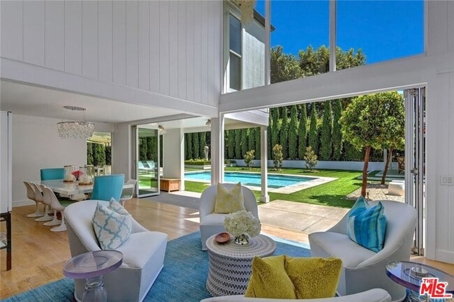 Building Photo - 1438 Santiago Dr