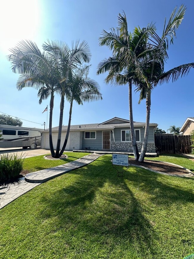 Beautifully landscaped 3BR/2BA house in La... - Beautifully landscaped 3BR/2BA house in La...