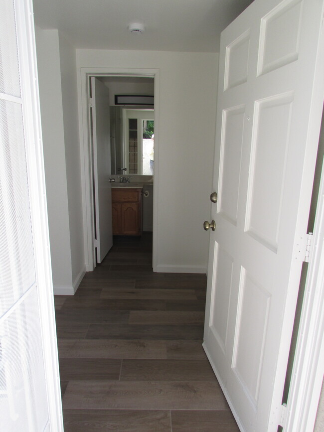 Front Entry - 4031 Franklin Ave Unit D