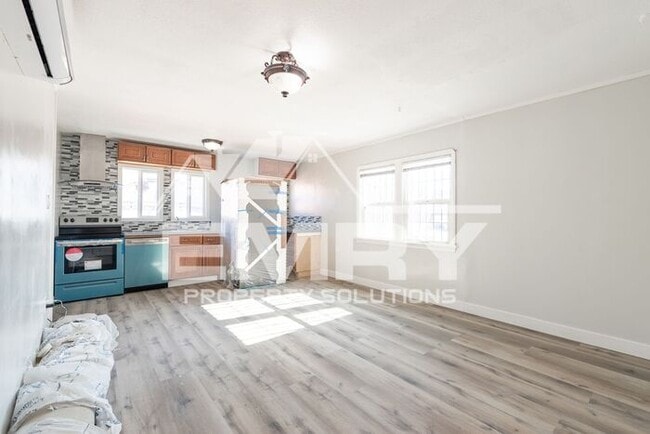 Building Photo - MOVE IN READY 2 BEDROOM 1 BATHROOM HOME IN LYNWOOD CA 90262