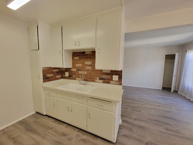 Photo - 13531 Wyandotte St Unit 6