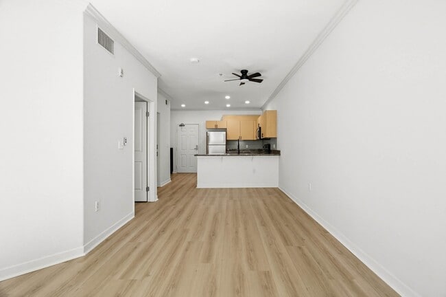 Building Photo - 1501 Front St Unit 442 PALERMO